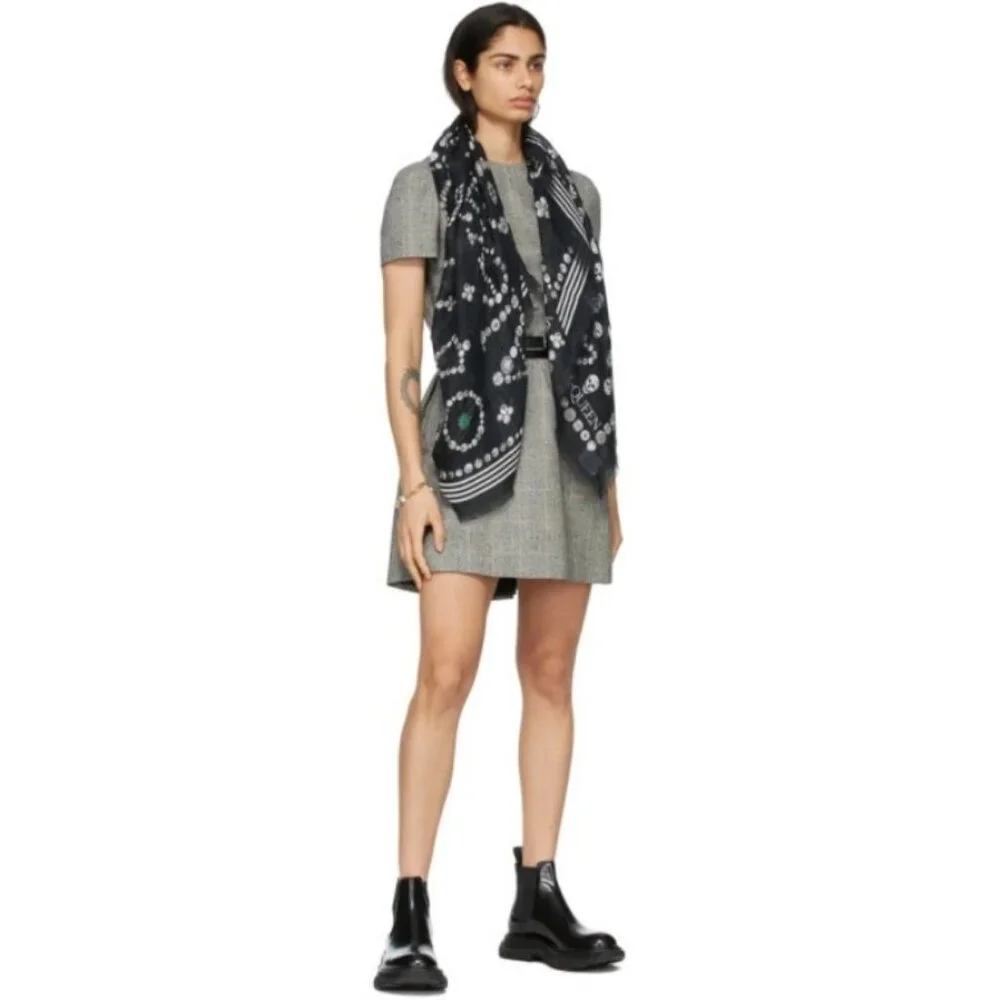NEW Alexander McQueen Jewelled Skull Scarf - Picture 5 of 6